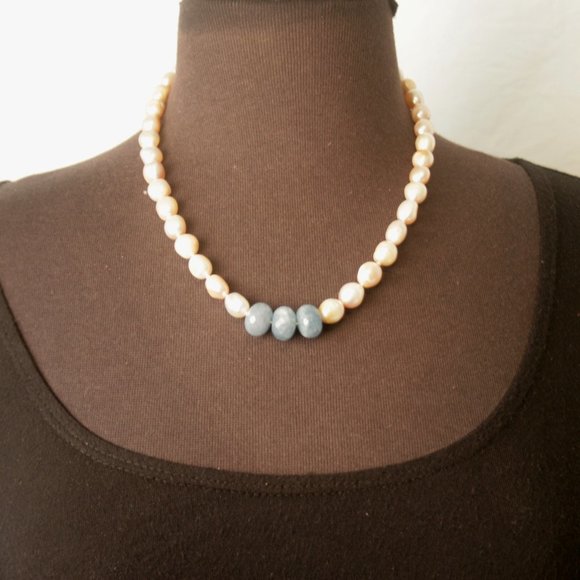 Pearlized Bead Necklace - Picture 1 of 3